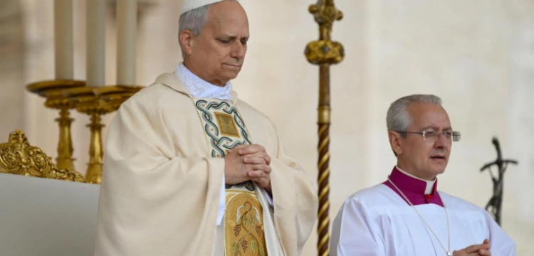 Papież: przez Maryję błagamy o dar pokoju