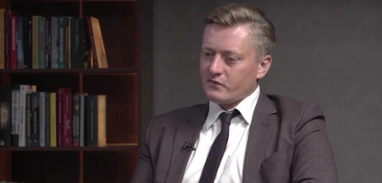 Skandaliczny wyrok TSUE. Mec. Lewandowski: Tak Polacy są robieni w konia