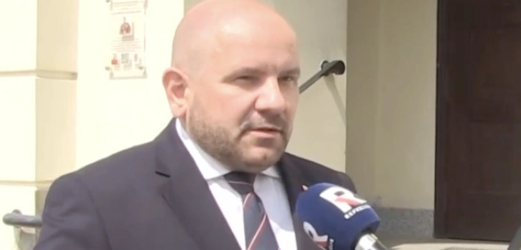 „Wiele pytań bez odpowiedzi”. Poselska kontrola po interwencji w domu Sakiewicza