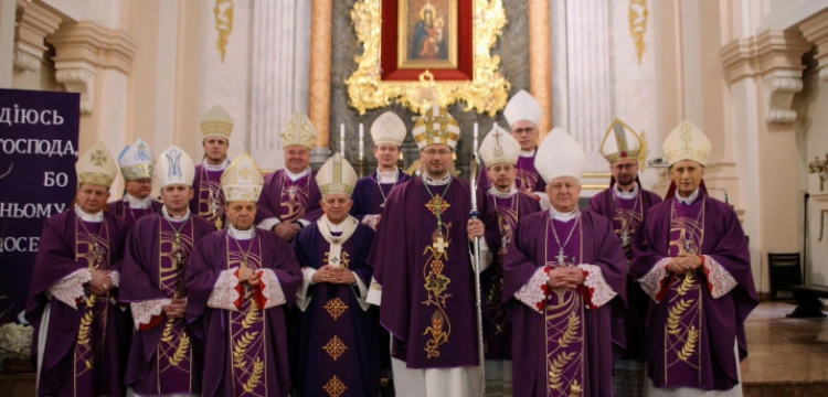 Abp Mokrzycki: modlitwa i post przywrócą pokój w Ukrainie i w naszych sercach