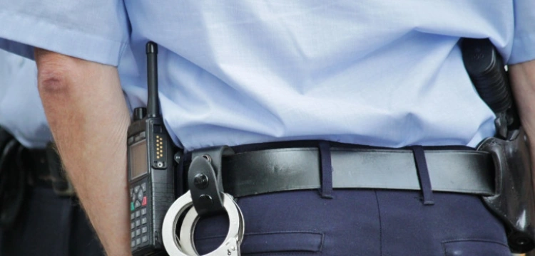 Na komendzie w Szczytnie wystrzeliła broń. Ta sama, która wcześniej raniła 2-latkę