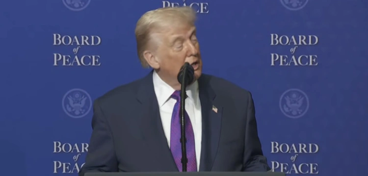 „Ze mną nie można żartować”. Trump otworzył posiedzenie Rady Pokoju