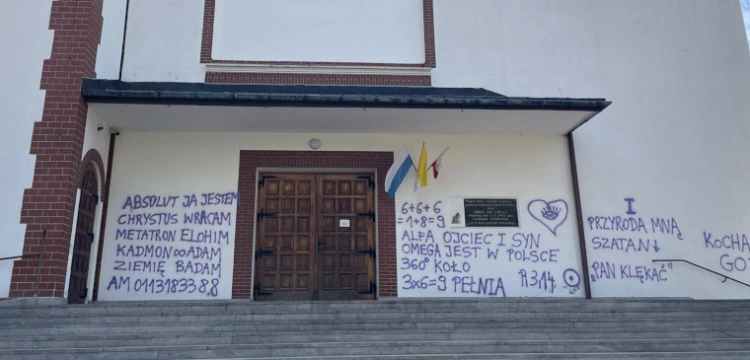 Zdewastowano kościół w Trzebini. Policja poszukuje sprawców