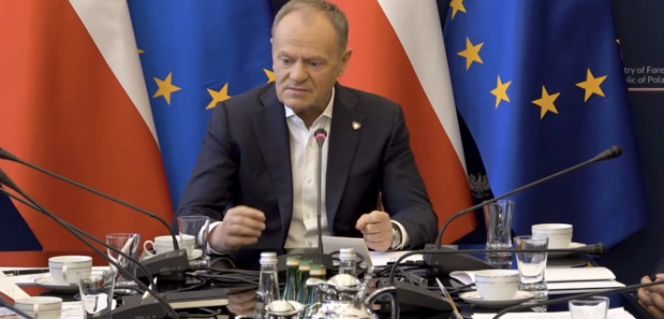 Kabaret! Najpierw zwlekali z ewakuacją, teraz premier… mobilizuje służby