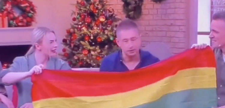 Trzech Króli w TVP. Homoseksualne pary „zakończyły homofobię”
