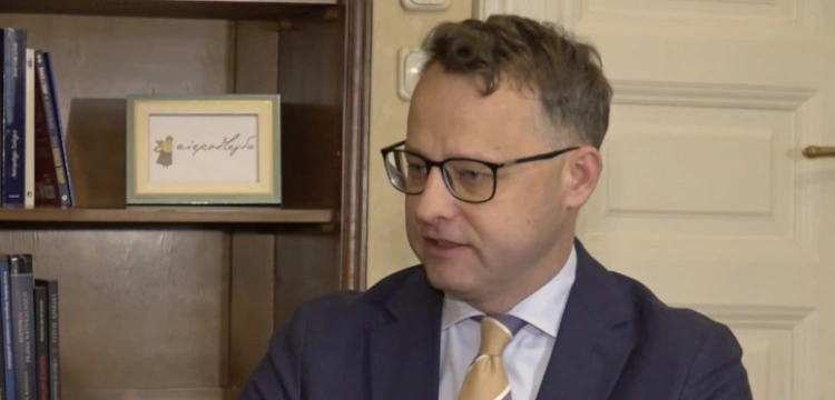 Kto by się spodziewał? Prokuratura umarza sprawę dot. zatrzymania posła Romanowskiego