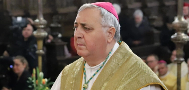 Abp Salvatore Pennacchio: Po trudnym czasie Wielkiego Piątku, Kościół czeka poranek Zmartwychwstania