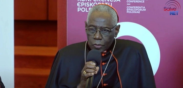 Kard. Sarah: Benedykt XVI wiedział, że to od liturgii zależy odnowa Kościoła