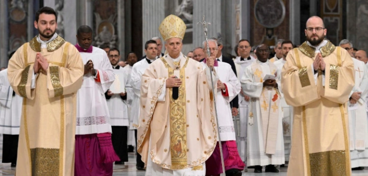 Msza Krzyżma w Watykanie. Leon XIV do kapłanów o „mrocznej godzinie”