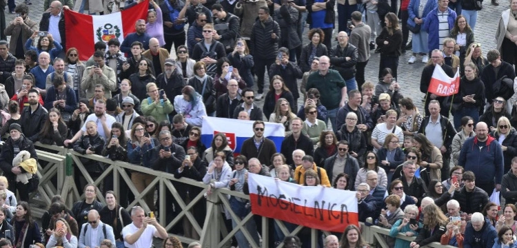 Papież: Jednakowa godność mężczyzn i kobiet oparta na Ewangelii