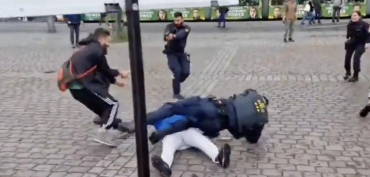 Niemcy. Nie żyje policjant zaatakowany przez afgańskiego nożownika