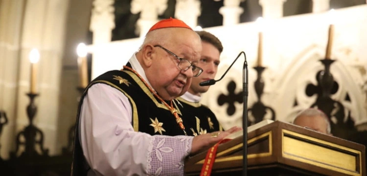 Kard. Dziwisz: To manipulacja, której celem jest Karol Wojtyła