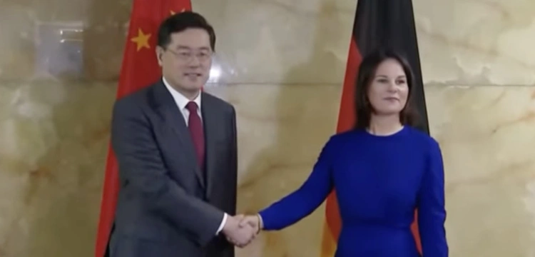 Szef MSZ Chin o wojnie na Ukrainie: Potrzebujemy politycznego rozwiązania