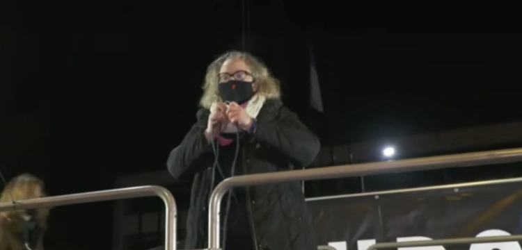 „Kundle”, „K***y”, „Szmaty” – wściekły atak Lempart na policjantów