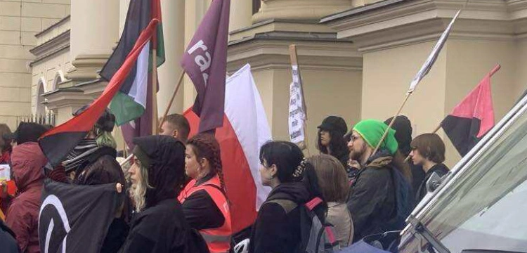 „Wszyscy migranci mile widziani!” W Warszawie pojawili się zwolennicy migracji