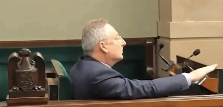 Dziwne zachowanie ministra Sienkiewicza. Zwołał konferencję, na której się nie pojawił