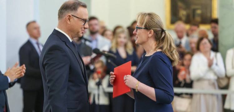 Polska ma blisko 100 nowych sędziów! Prezydent wręczył akty powołania