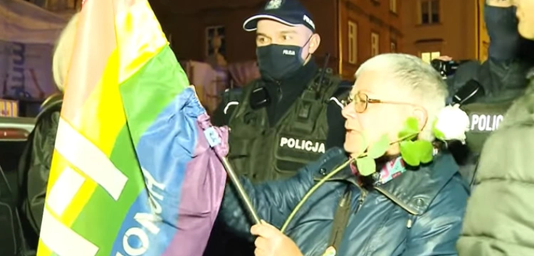 „Ta kobieta jest zagrożeniem dla siebie i innych”. „Babcia Kasia” znowu w akcji