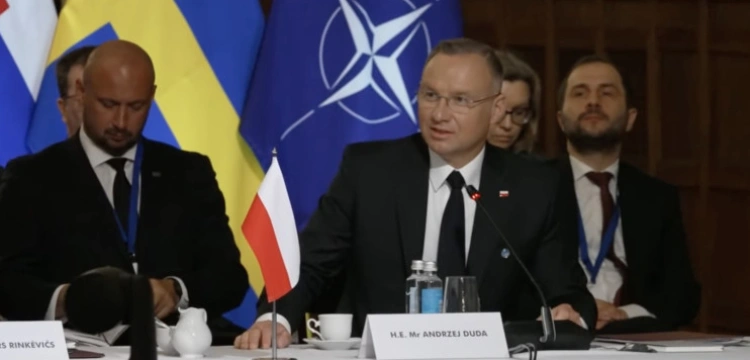 Prezydent w Rydze: Na granicy z Polską migranci są wykorzystywani jako broń