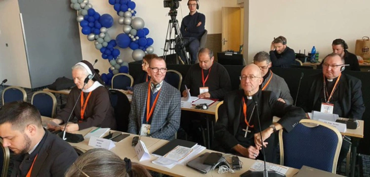 Kościół utraci swoją tożsamość? Abp Galbas o zgromadzeniu w Paryżu