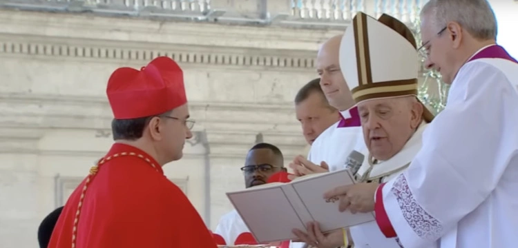 fronda, portal poświęcony, informacje z polski, informacje z świata Z Watykanu wyciekł sensacyjny dokument. To instrukcja, jak posprzątać po Franciszku