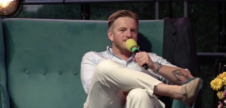 Twardoch drwi z opozycji. W krótkim wpisie podsumował ośmioletnią narrację o „dyktaturze”