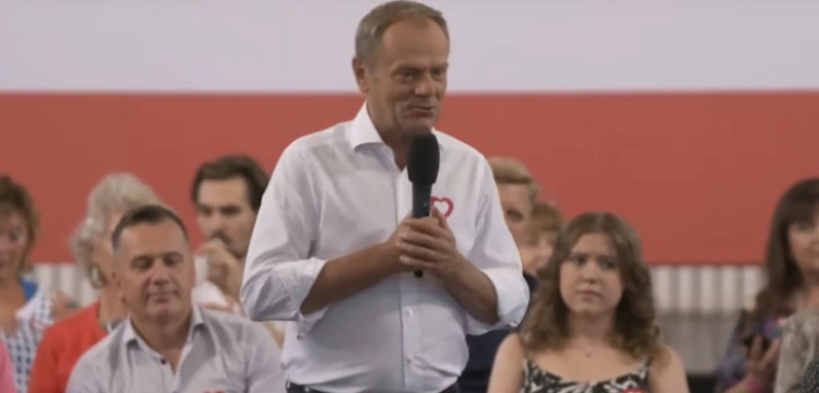 „Tusk to zwykły polityczny leszcz”