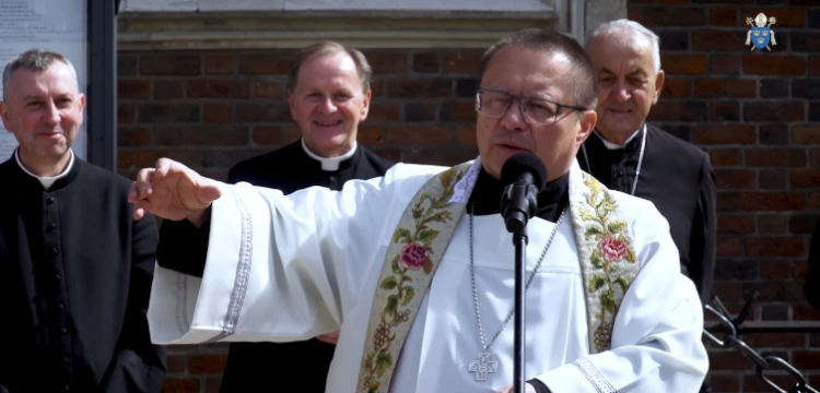 „Wciąż nie dotarło do naszych wiernych…”. Kard. Ryś problem widzi w edukacji katolików