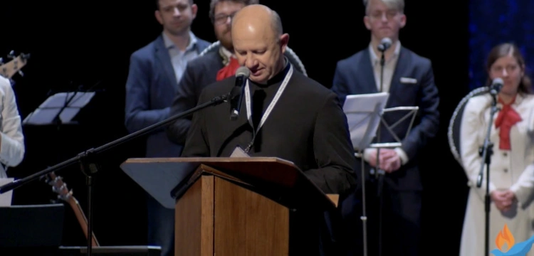 Biskup odwołuje charyzmatycznego księdza. Niepokojące doniesienia z radomskiej SNE