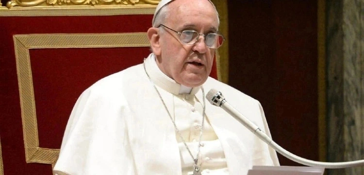 Franciszek zrównuje wszystkie religie? Nietypowe błogosławieństwo papieża
