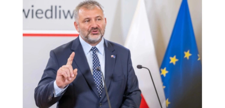 Flagi UE na salach rozpraw? Nowy pomysł ministra Żurka