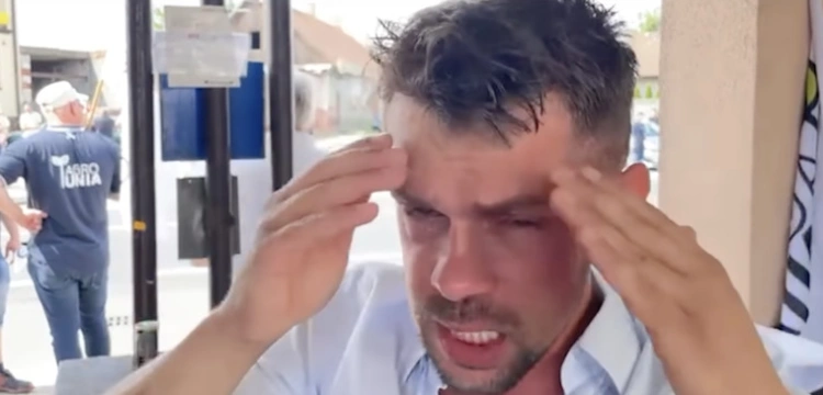 Ależ bezczelność! Sam rozrzucał obornik przed kościołem, teraz Kołodziejczak uderza w protestujących rolników