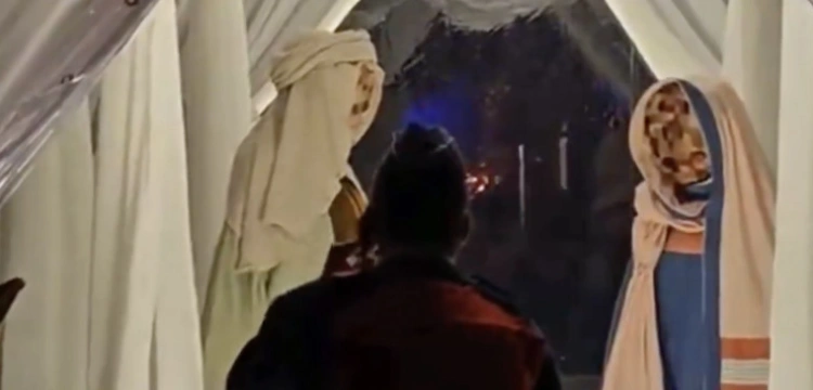 Święta Rodzina pozbawiona twarzy. W Brukseli stanęła „inkluzywna szopka”