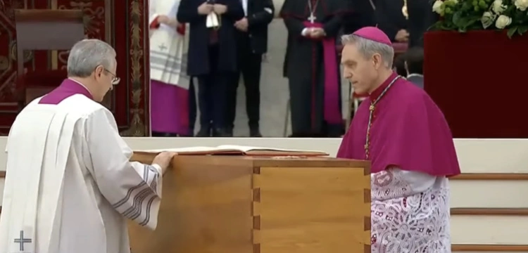 Rok temu pożegnaliśmy Benedykta XVI