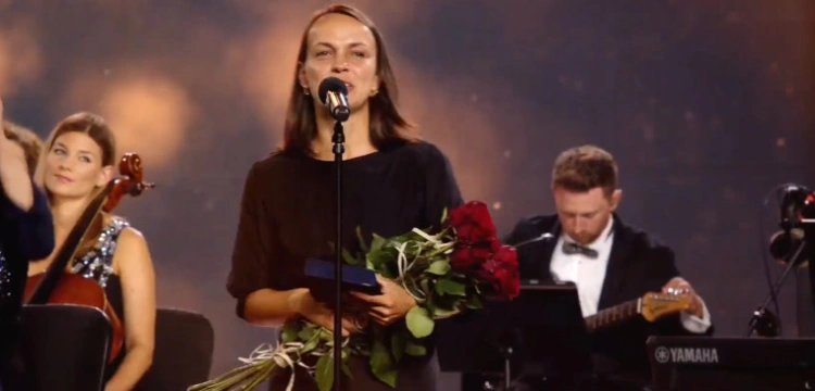 Pamiętacie Ibrahima, który „płynął 6 dni”? Autorka opowieści laureatką Medalu Wolności Słowa