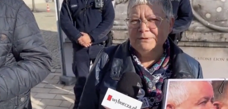 Totalny Odlot! „Babcia Kasia” stawia żądania przed Pałacem Prezydenckim