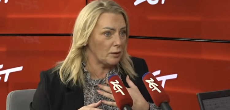 „Mam doktorat z życia”. Poseł Hartwich odpowiada na pytania o wykształcenia