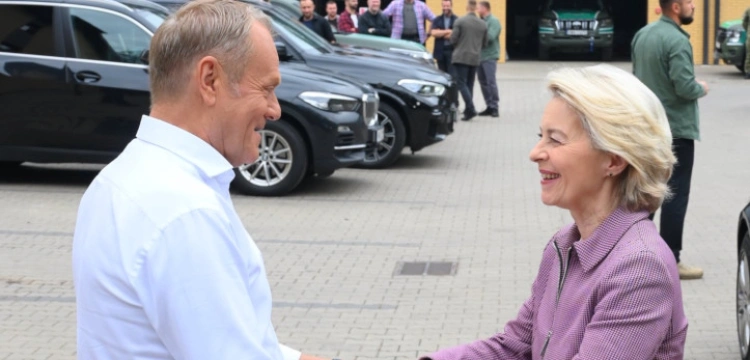 Absolutny hit! Premier pochwalił się szefowej KE zaporą, której powstanie jego partia sabotowała