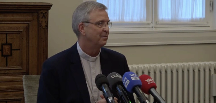 Belgijski biskup zapowiada święcenie żonatych mężczyzn. Powołuje się na synodalnosć