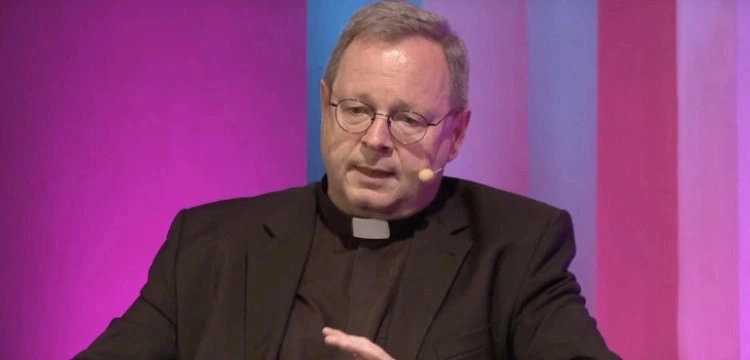 Maski opadły. Szef niemieckiego episkopatu chce… założyć Kościół w „inny sposób”