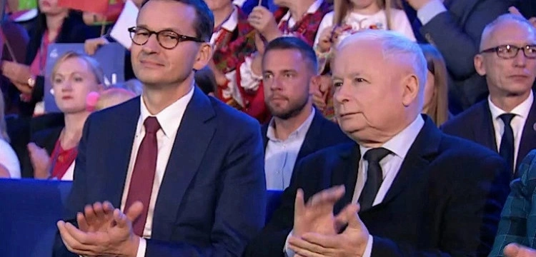 SONDAŻ. PiS poprawia notowania, duży spadek KO