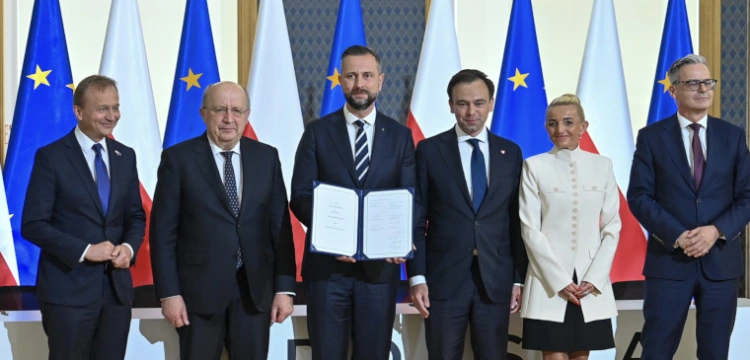 Polacy zadłużeni na ponad 40 mld euro, na nieznany procent. Rząd Tuska podpisał SAFE
