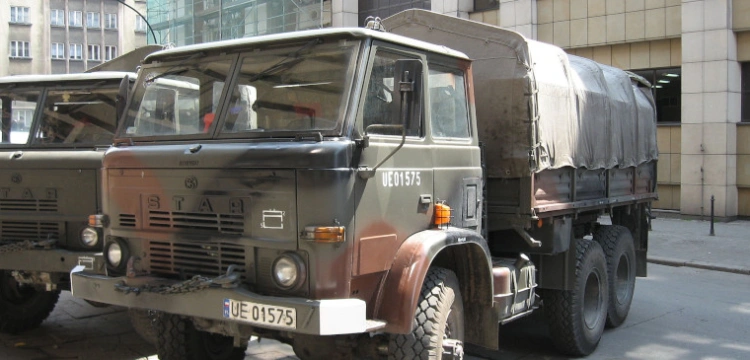 Wypadek wojskowej ciężarówki na Podlasiu. Rannych zostało kilku żołnierzy