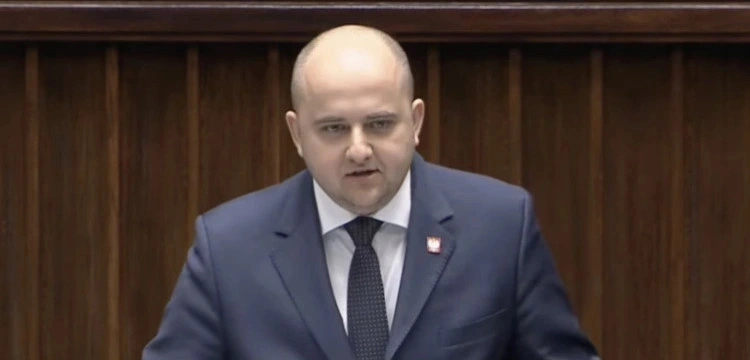 Matecki: „Uderzył mnie a następnie drugiego posła PiS”