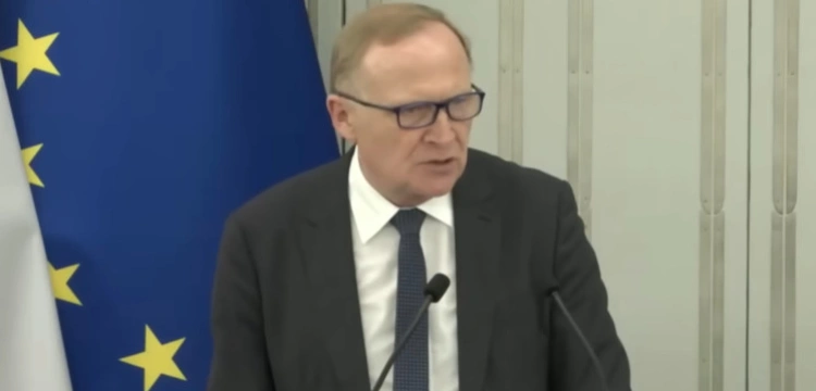 Ataki nie niezależne media. Wiceszef MSWiA przedstawił informacje w Senacie