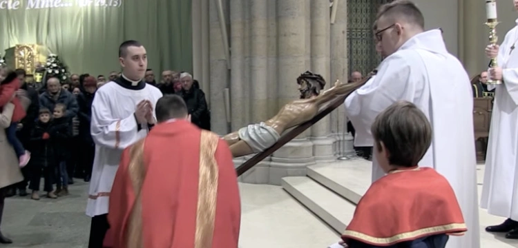 Rzecznik KEP na Wielki Piątek: Centralnym punktem liturgii jest adoracja Krzyża