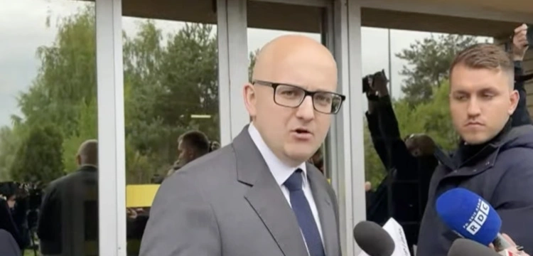 Matecki alarmuje o zmowie milczenia ws. powstających ośrodkach dla nielegalnych migrantów