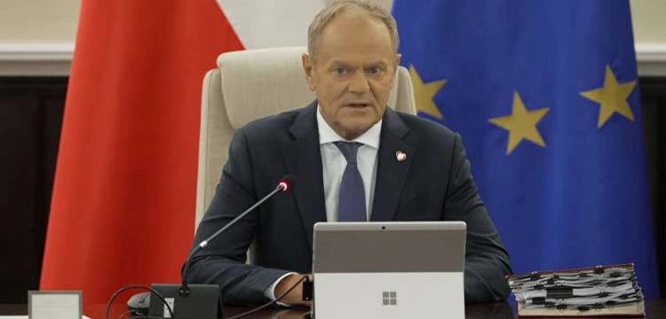 Donald Tusk zapowiada zakaz smartfonów w szkole