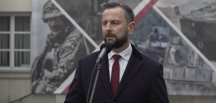 „Co za bajzel! Hańba!”. Ostre komentarze ws. skandalu na granicy. Szef MON dopiero teraz zabrał głos