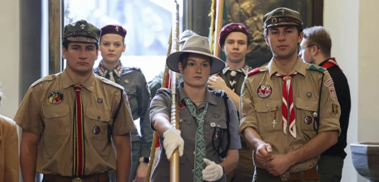 „Muszę sobie wyrobić silny charakter, wolę nieugiętą”. Prezydent zwrócił się do harcerzy